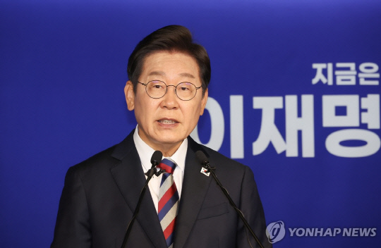 이재명 더불어민주당 대선 후보가 25일 서울 여의도 당사에서 열린 기자간담회에서 발언하고 있다. 연합뉴스